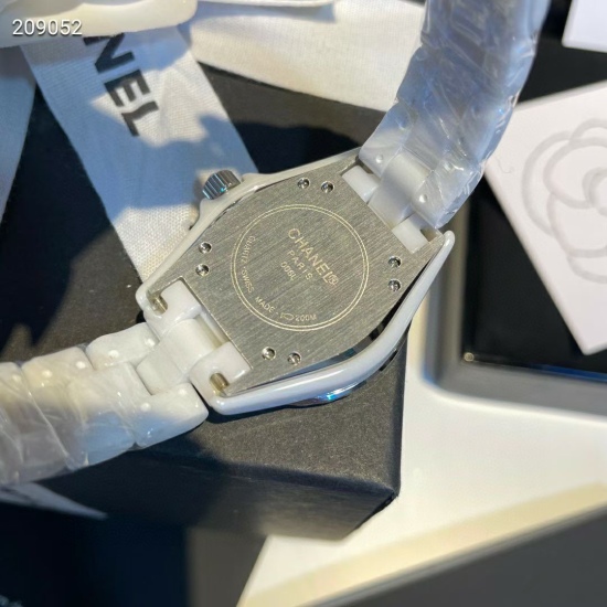 20240408 300 Chanel Classic J12 Ceramic Series, a fashion masterpiece that has long been popular in the watch industry with a gentle and feminine charm Classic J12 Size: 33/38 (with diamonds/numbers)