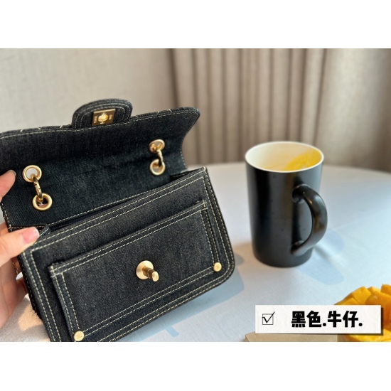 On October 13, 2023, 240 box size: 19 * 13cm is worth buying!!! Xiaoxiangjia's 23s denim postman bag is full of vintage denim and gold thread interweaving, watching it flicker! Retro and shining!