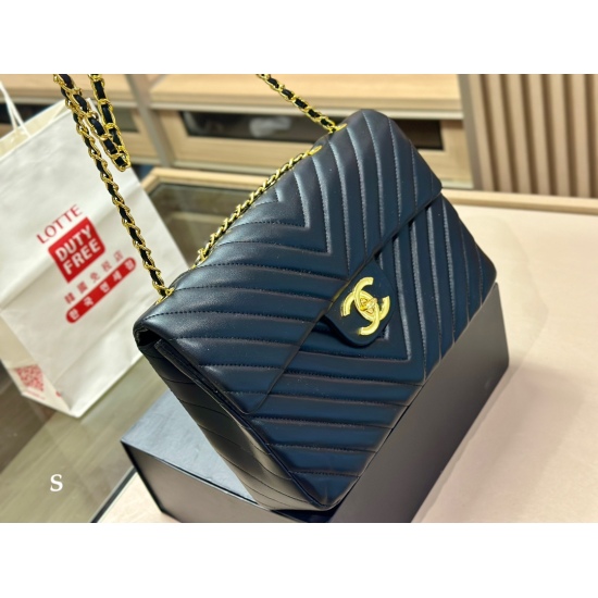On October 13, 2023, 245 comes with a foldable box. Chanel Belle's backpack is out of print and jumbo Belle's backpack has a large double C logo that is very stylish and stylish. Heavy size: 31.20cm