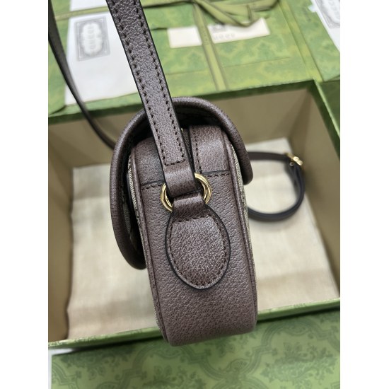 The various series launched by the 20231126 P570 GG continue the design concept that single items should not only be popular for one season, but also evolve over time. This Ophidia GG mini shoulder backpack is presented in beige and ebony colors with exqu