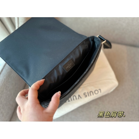 2023.10.1 240 box size: 25 * 20cmL Home Black Flower Men's Bag New Product! Top quality messenger bag new men's version! Search Lv Men's Bag