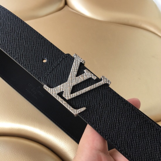 2023.12.14 Brand: LV. Eloweden Model: Recognize as shown in the picture. Authentic packaging materials: imported original leather, 24k steel buckle, versatile trousers and jeans, fashionable brand. The actual product is more beautiful ⚡ Quality of the cou