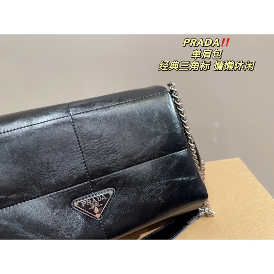 2023.11.06 P200 ⚠️ It's hard not to love the Prada shoulder bag with a size of 30.18! With the strength of the circle, fans are really captivating. The black and silver color scheme is classic and the triangle logo is lazy and casual, which is too easy to