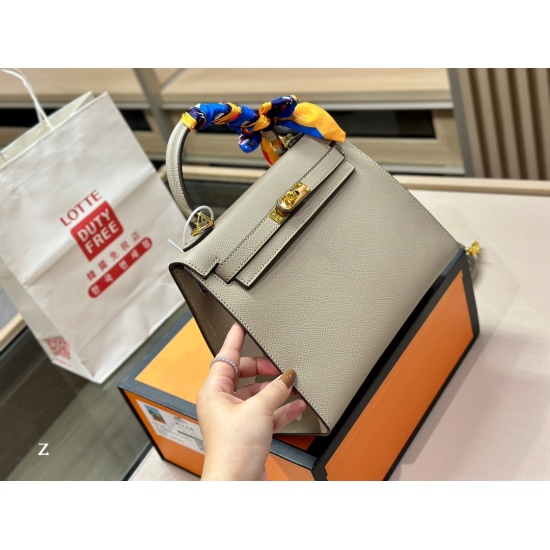 2023.10.29 295 with foldable box size: 25cm Hermes Kelly size is just right! Really, ma'am. Nice looking, ma'am ⚠ The top layer cowhide bag is particularly textured!