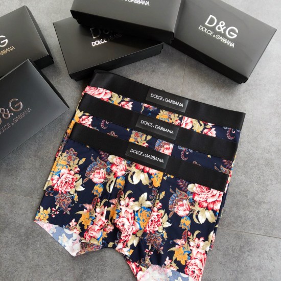 On December 22, 2024, Dolce&Gabbana DG Fashion Boutique adopts high imported milk silk, lightweight, breathable, smooth, comfortable, and healthy one-piece seamless cutting, with no binding feeling. The touch is soft and skin friendly, fine and breathable