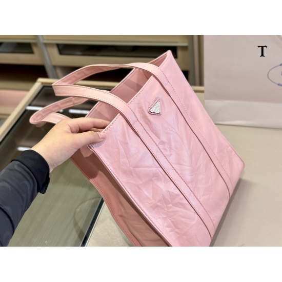 2023.11.06 190size: 30.32cmprada shopping bag! Prada is big and convenient! It is indeed a practical and durable model, I really like its layout!