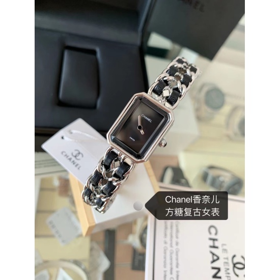 20240408 Chanel Premiere Collection Watch in Gold and White, priced at 260 yuan! The inspiration for 1987 comes from the silhouette of the Fangdeng Square in Paris, the ancient sugar cube! The diameter of the watch is 26.1X20 millimeters. The case is made