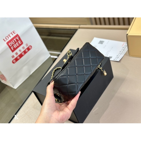 On October 13, 2023, 200 comes with a folding box and an airplane box size of 17.13cm. The upgraded version of Fangpanzi is shipped with Chanel sheepskin metal balls, which feel soft and sticky