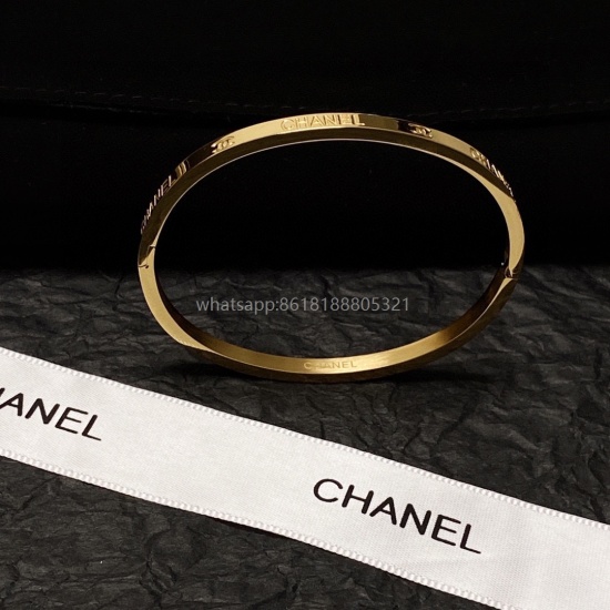 On July 23, 2023, the new Chanel Watch Band Bracelet Bracelet Bracelet Ultra Heavy Work Bling Bling is well matched in color, with a high-end sense of goddess temperament and high-end precision steel material that is not allergic and fadeless. One to one 