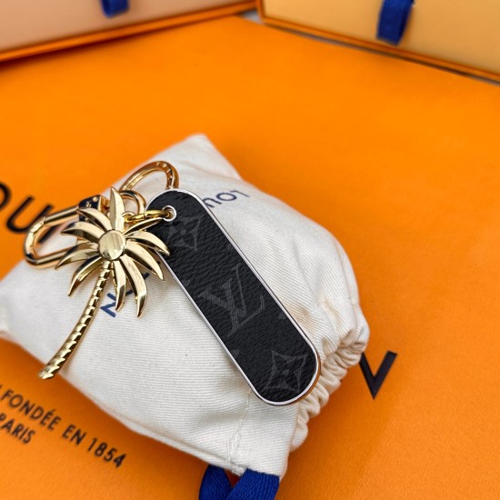 2023.07.11  M01015 2023 New LV/Louis Vuitton CALI SKATING Coconut Tree Keychain