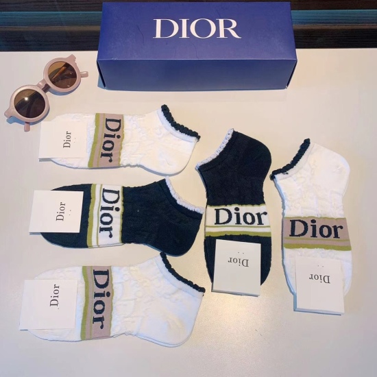 2024.01.22 (box of 5 pairs) Dior 2023 new calf socks! Made of pure cotton fabric, with popular D patterns, featuring synchronized short and medium-sized socks at the counter. It is a must-have for trendsetters and a great match for big brands on the stree
