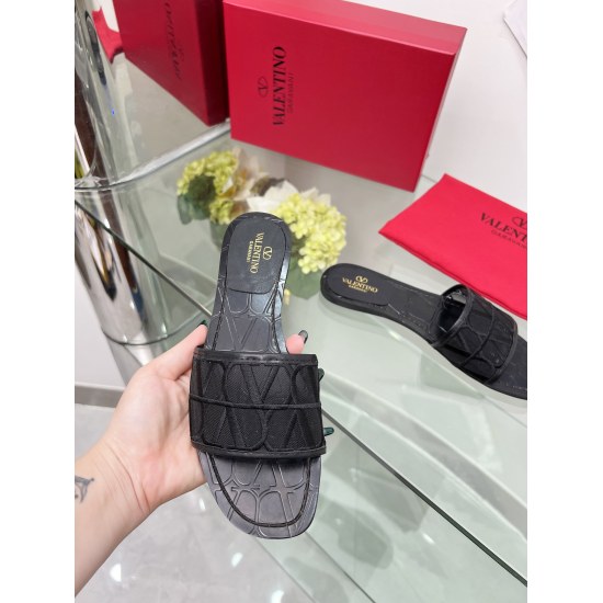 20240414 2074 Hualun Home's latest upgraded logo flat slipper series. 5 colors. Sizes 5-42, rubber sole ￥ 180. Genuine leather base with 40