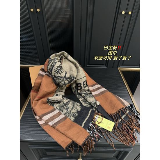 2023.11.17 P150 folding box ⚠️ The size 200.70 Burberry scarf can be used on both sides, with a knightly emblem on one side and a classic plaid pattern on the other side. It's really good to watch. If you love it, you can give it to yourself as a gift