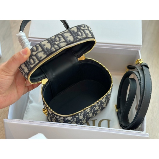 260 box size: 16 * 11cmD Home Vanity Box Small box is really special! The more you use it, the more fragrant it becomes!!! The design is super exquisite!