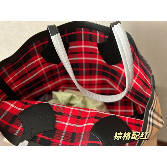 2023.11.17 235 Boxless Size: Bottom width 38, top width 50, and height 30cmbur Double sided shopping bag, mature and introverted on one side, and youthful on the other! This one is really easy to carry! No matter how you carry it, it looks good