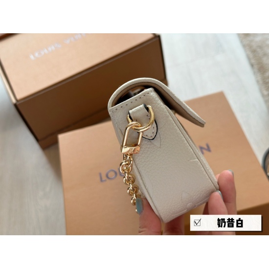 2023.09.03 185 box size: 22 * 12cmL home milk shake white ivy woc real milk whizz drop~Super suitable for summer double chain design mahjong bag can be cross slung, one shoulder, portable, built-in card slot cute and easy to use!