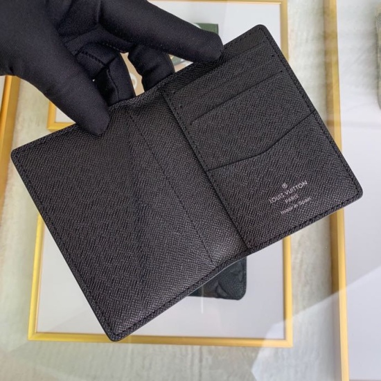 20230908 Louis Vuitton] Top of the line original exclusive background M60642 Size: 7.5x 11.0 cm This compact pocket wallet is suitable for men who want the wallet to be versatile. Made of masculine and smooth Epi leather material and understated LV initia
