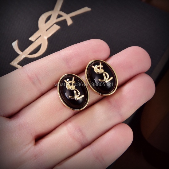 July 23, 2023 ❤️ YSL Saint Laurent's full diamond earrings are made of original brass material Yves Saint Laurent, founded in 1961. Its elegant, abstract, bold, and unique design style makes it one of the famous brands in the luxury fashion industry. Lead
