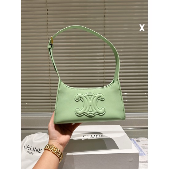 On March 30, 2023, P180 New Package Push | CELINE Spring/Summer Popular Triomphe Shoulder Bag CELINE has released a new underarm bag after Ava bag - the Triomphe Shoulder Bag. Transform the Triumphal Arch backpack series into an underarm shoulder style! C