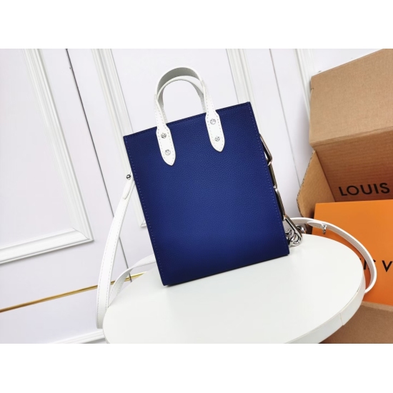 Top Original Orders for 20231126 ✨ P630 ‼ The all steel hardware Sac Plat XS handbag witnesses Virgil Abloh's reinterpretation of Louis Vuitton's classic Sac Plat handbag with soft lines and streamlined configurations, with the eye-catching launch of the 