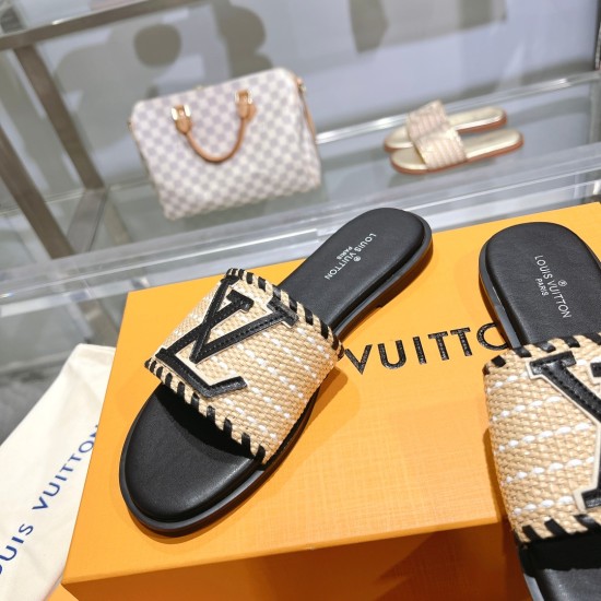 2024.01.05, 2023, the latest bestseller of the Lvjia brand, women's edition. The top-level version features a novel design and a fashionable and trendy casual style, featuring a non slip combination leather outsole. Upper LV lines. A trendy and versatile 