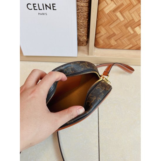20240315 p700 CELIN * | OVAL CUIR TRIOMPHE Large TRIOMPHE Logo Print Spliced Cow Leather Oval Handbag Large Mooncake Bag 16868 Classic Weaving Paired with Smooth Calf Leather Featuring the Brand's Classic Triumphal Arch Logo Large Size has a larger capaci