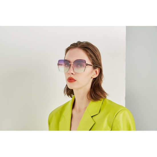 220240401 P110 GUCC * The new sunglasses are so beautiful that they are out of stock. The lenses are made of nylon material, with clear light transmittance and eye protection. The frame is made of environmentally friendly non-magnetic stainless steel meta