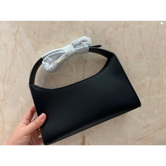 2023.10.30 220 Box size: 24 * 12cm Celine 22ss Super Beautiful Underarm Bag Vintage Sexy Versatile Small Bag ⚠️ Cowhide leather is soft and comfortable!