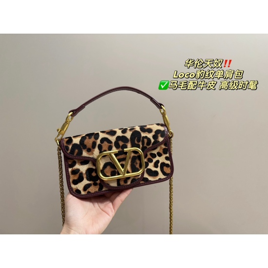 2023.11. Top 10 P245 ⚠️ Size 27.12 Small P235 ⚠️ Size 20.10 Valentino Loco Leopard Pattern Shoulder Bag ✅ The combination of horse hair and cowhide exudes a sense of sophistication. This beauty has a super aura on the upper body, and there's no pressure o