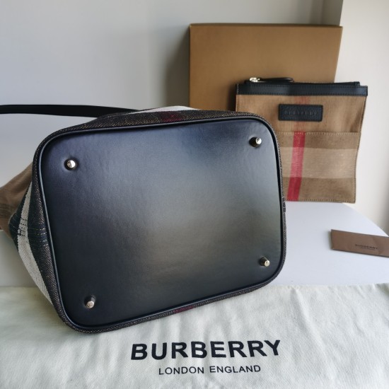On March 9, 2024, the original order p700 Burberry's most popular bucket bag will be shipped! 【 Model 9371 】 Whether the quality is good or not, details prove everything! Original pure cotton and linen, authentic details synchronized with earthy yellow, b