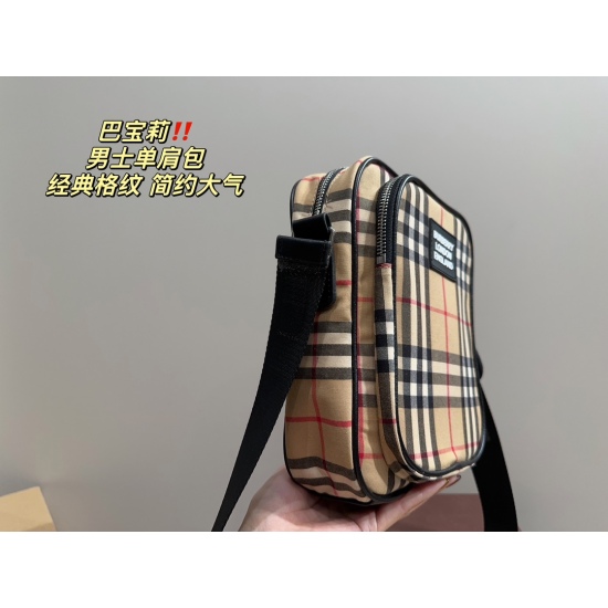 2023.11.17 P175 folding box ⚠ The size 17.24 Burberry Men's Shoulder Bag features a highly recognizable Burberry pattern, and the brand logo's decoration instantly enhances the look, making it particularly eye-catching. The design of the shoulder strap is