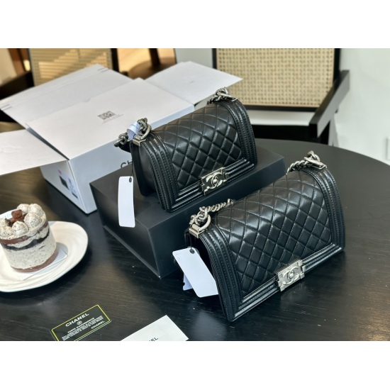 2023.10.13 240 235 with folding box airplane box size: 25cm 20cm Chanel Leboy spicy mom bag ⚠️ High version reshipment of very full leather! High quality sheepskin pattern!