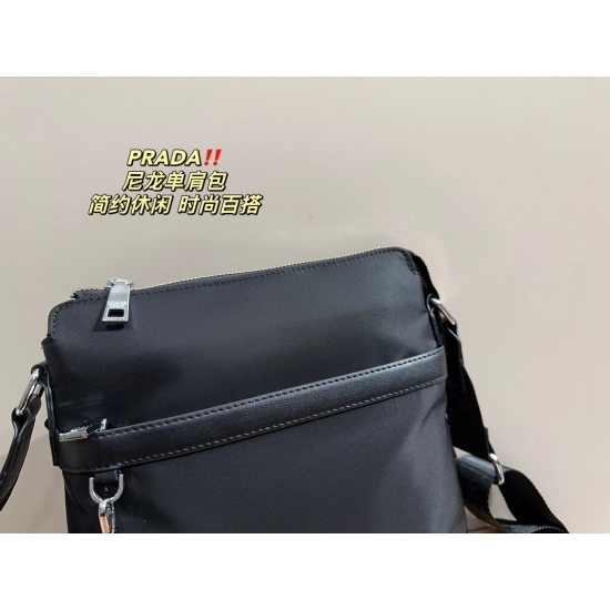 2023.11.06 Large P160 ⚠️ Size 25.27 Small P155 ⚠️ Size 20.24 Prada PRADA nylon shoulder bag material is durable and wear-resistant, with a simple design. The bag is lightweight and easy to use for daily use. The black evergreen style has a cool upper body