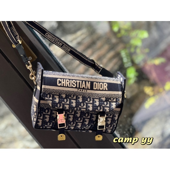 On October 7, 2023, the 280 box size (high order version) is 23 * 16cmD, and the small size postman at home camp is really beautiful! Self weight is very light! Super good-looking! Both men and women! Search for Dior messenger packages