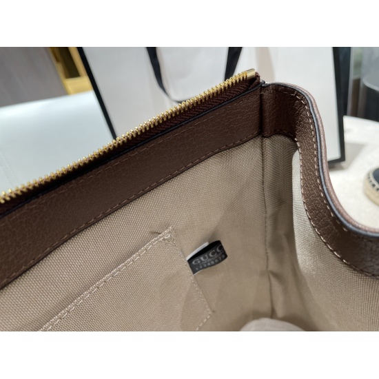 On October 3, 2023, the P200 psize large 33 24 small 26 19 Gucci Kuqitote bag is super atmospheric, beautiful, and can hold perfect details. The original hardware version is really classic. Your much-anticipated model looks great on the back, and the qual