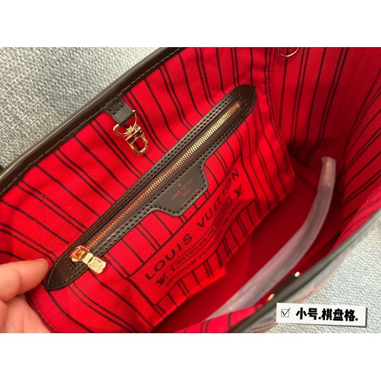 230 No Box L Home Neverfull Small Shopping Bag! The trumpet is really cute! Has a texture! There's a smell! Size: 29 (bottom) * 37 (top width) * 20 (height)