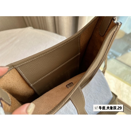 2023.10.1 260 Folding Gift Box Scarf Pony Size: 29 * 28cm Evelyne29 Exclusive Customized Version Imported Skin Embroidery ✔️ Not a regular version on the market, absolute cost-effectiveness, super high, compact, lightweight, and sufficient capacity