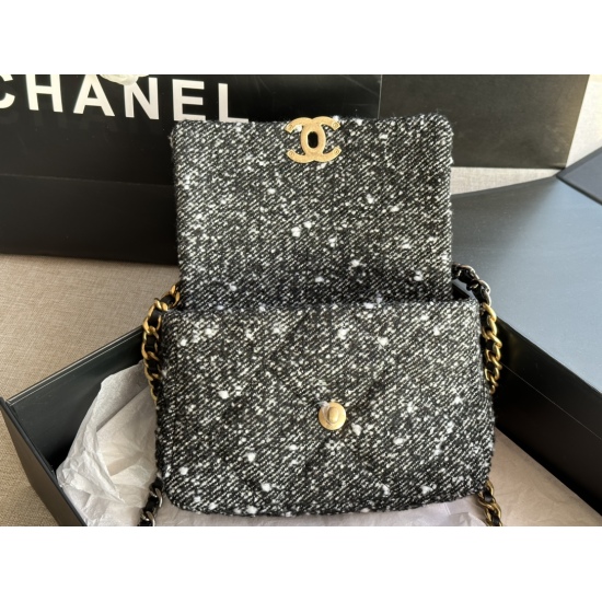 730CHANEL:: Model AS1161 #: Small 1160 #: Size: 30CM: Small 26CM: 2021 New Color: Autumn/Winter, Fleece Series: This bag is simply a combination of all classic elements of Xiaoxiang. Xiaoxiang has a mesmerizing diamond pattern, leather chain bag, and doub