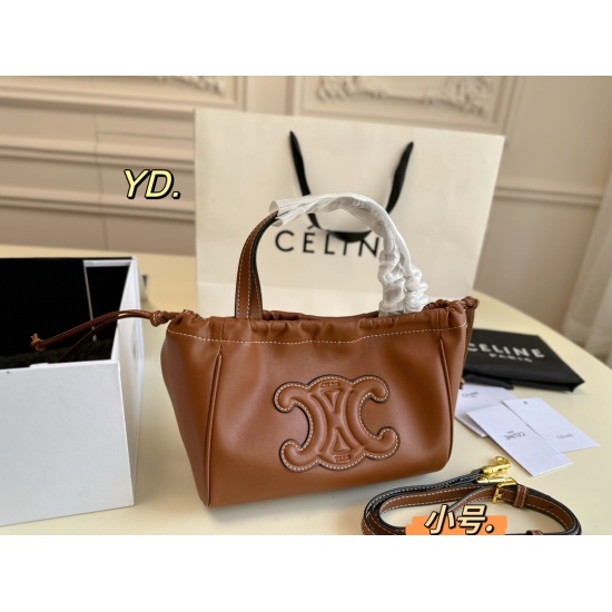 2023.10.30 P215 Small (Folding Box) size: 2216CELINE New Tote Tote Bag with a wide and upright shape, drawstring design~caramel color ➕ Pure black is very versatile! Integrating lazy, casual, beautiful, and practical features, the concave shape is a good 