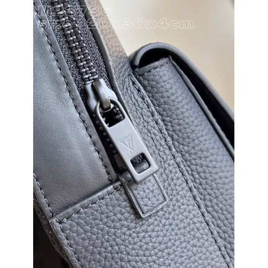 20231125 P1070 [Exclusive Real Shot M23736 Black] This Pilot shoulder bag features a popular Takeoff backpack design, featuring a rounded design, front flap, and iconic design from the LV Aerogram collection. The magnetic buckle ensures secure storage and