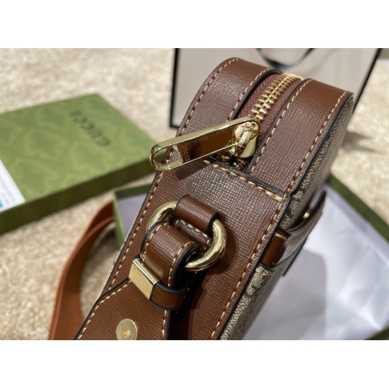 On October 3, 2023, the p155 gift box size23 17 Gucci Kuqi camera bag is super atmospheric, beautiful, and can hold perfect details. The original hardware version is really classic. Your much-anticipated model looks great on the back, and the quality is s