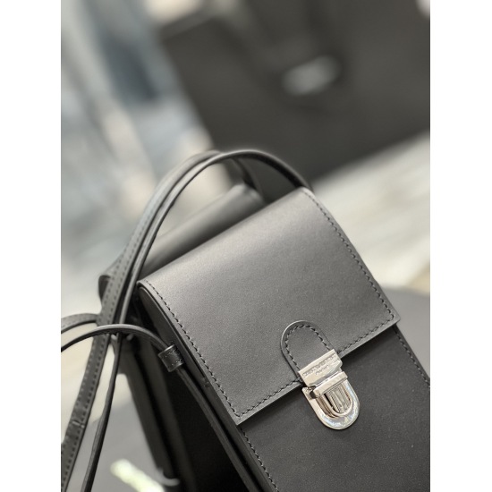20231128 batch: 530 # # One of the popular mobile phone bags, mobile phone bags, hot! Imported cowhide bag with a retro feel, featuring a large compartment and adjustable leather shoulder straps for a more minimalist and trendy look! Car keys and tissues 