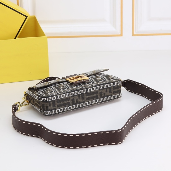 2023.07.20 Fendi Handmade Wax Thread Embroidery Sewing Method Stick Bag Return ✔️ Embroidered with double FF vintage fabric, paired with a top layer of cowhide, with pure hand stitching. Showcasing Fendi's casual attitude, flamboyant style, humorous spiri
