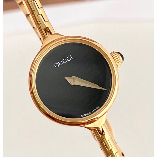 20240417 330, come and have some hard goods ⚠️ Gucci style from a Japanese second-hand store! Extremely rich in the style of a lady. Paired with an extremely simple dial, it has no other function besides recording time, simplifying and reminiscing about a