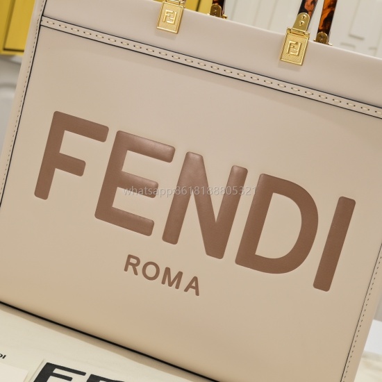 2023.08.09 Fendi (quality upgrade with two shoulder straps hand-perforated) shipped in small brand new size shirt tool F ŃĎ The I TOTE Tote Bag features a simple letter logo design for the 