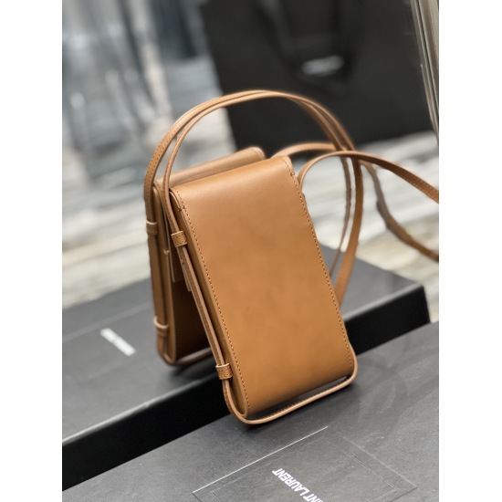 20231128 batch: 530 # # One of the popular mobile phone bags, mobile phone bags, hot! Imported cowhide bag with a retro feel, featuring a large compartment and adjustable leather shoulder straps for a more minimalist and trendy look! Car keys and tissues 