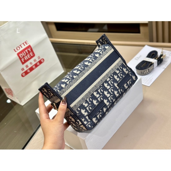 On October 7, 2023, the 310 comes with a foldable box (high order version) size: 29 * 18cm Dior Camp small size postman is really beautiful! Self weight is very light! Super good-looking! Both men and women! Search for Dior messenger packages