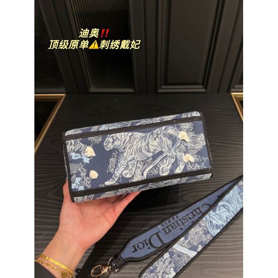 2023.10.07 P355 folding box ⚠ Size 24.20 Dior embroidered princess bag ⚠ The top-notch original single is elegant and atmospheric, and this texture is worth having for the little fairies