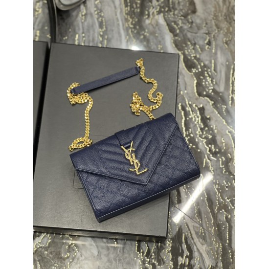20231128 batch: 630 # Envelope # blue gold buckle_ The small grain embossed and stitched leather envelope bag is classic and timeless, with a beautiful V-pattern and diamond grid caviar pattern in the sky. It is very wear-resistant, paired with Italian co