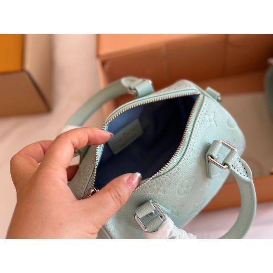2023.10.1 195 New (with box) size: 16 * 10cm L Home ss2022 Speedy Nano Feel the joy of nano together~Carrying a small bag really loves love~ ⚠️ Tiffany Blue Search: Lv nano